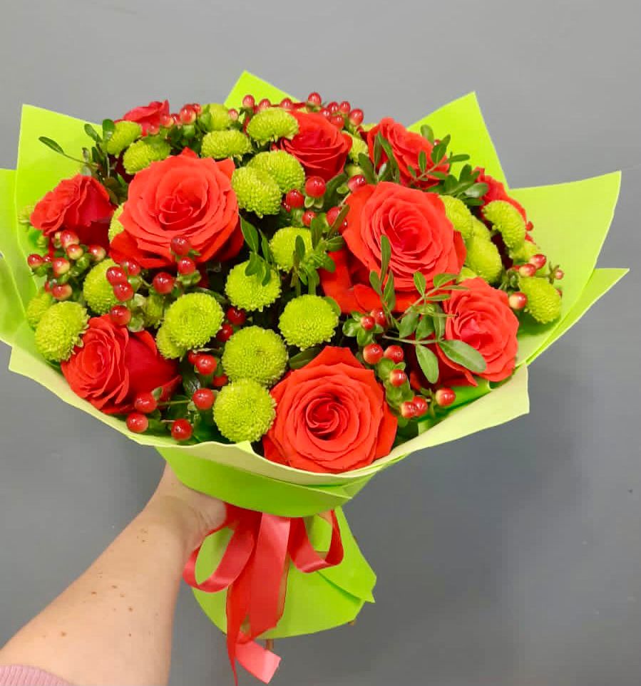 Букет цветов из: Хризантемы и Розы в Пролетарий