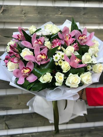 Букет цветов из: Розы и Хризантемы в Пролетарий