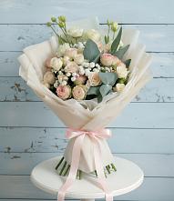 Букет цветов из:  Розы и Лизиантусы в Пролетарий