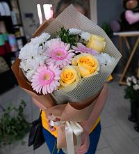 Букет цветов из:  Герберы, Розы и Хризантемы в Пролетарий