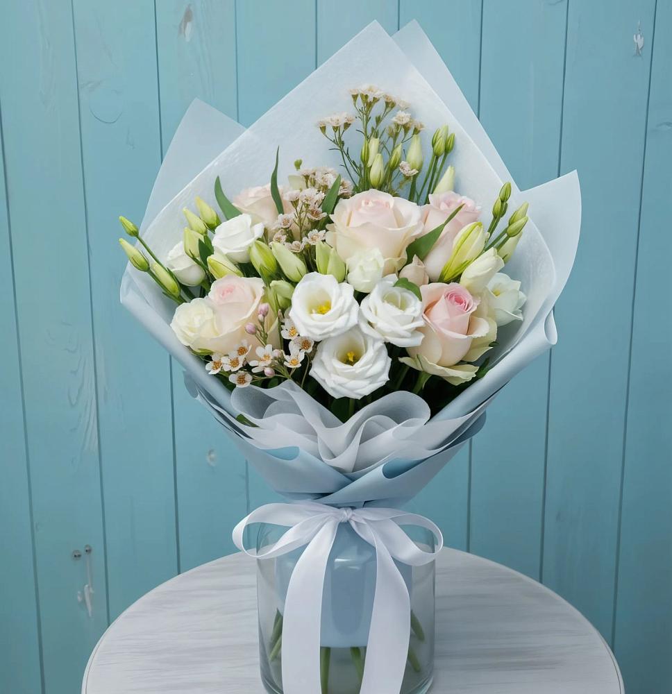 Букет цветов из: Розы и Лизиантусы в Пролетарий