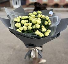 Букет Белые кустовые розы Солинеро в Пролетарий
