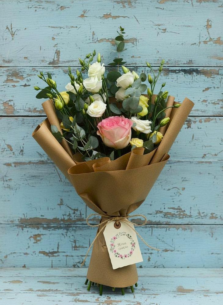 Букет цветов из: Розы и Лизиантусы в Пролетарий