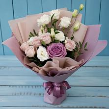 Букет цветов из:  Розы и Лизиантусы в Пролетарий