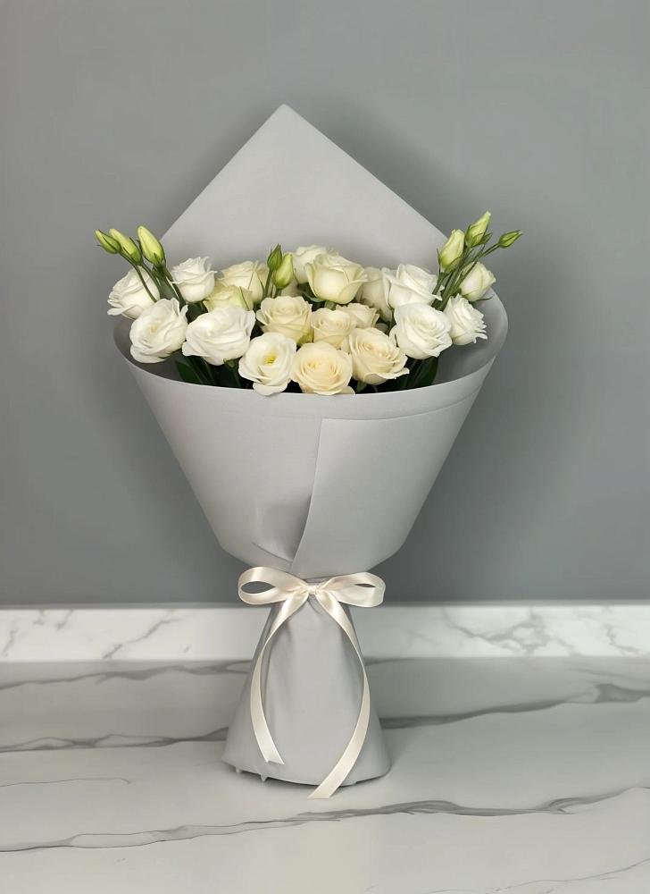 Букет цветов из: Розы и Лизиантусы в Пролетарий