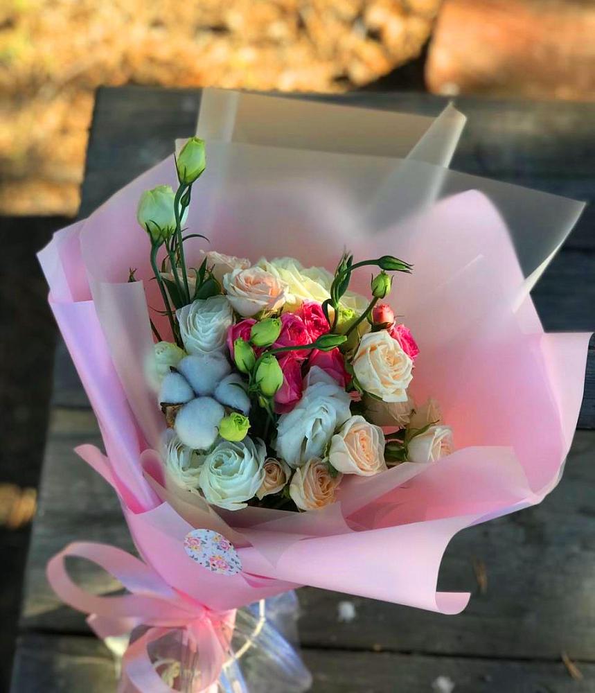 Букет цветов из: Розы и Лизиантусы в Пролетарий