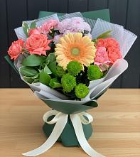 Букет цветов из:  Гвоздики, Розы, Герберы и Хризантемы в Пролетарий
