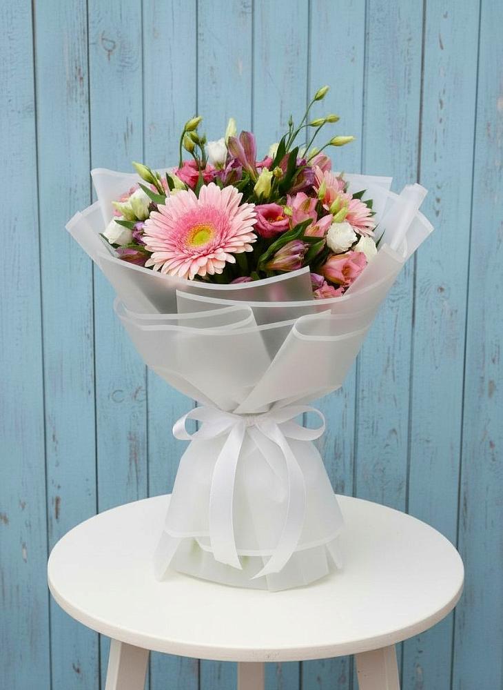 Букет цветов из: Герберы, Альстромерии и Лизиантусы в Пролетарий