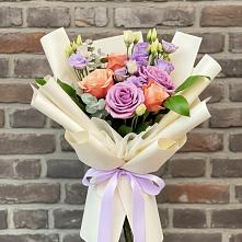 Букет цветов из:  Лизиантусы и Розы в Пролетарий