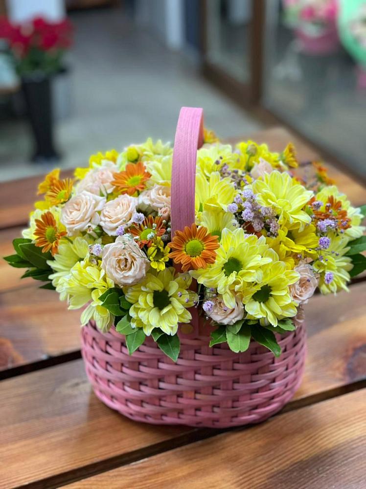 Цветочная композиция из Хризантемы и Розы в корзине в Пролетарий