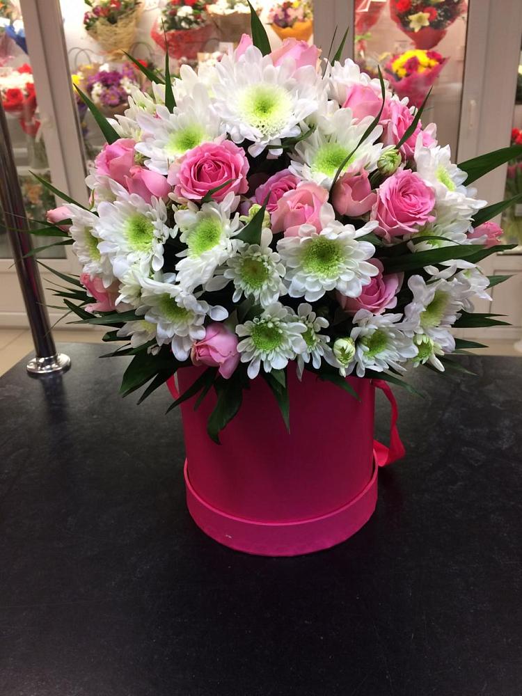 Цветочная композиция из Розы и Хризантемы в шляпной коробке в Пролетарий