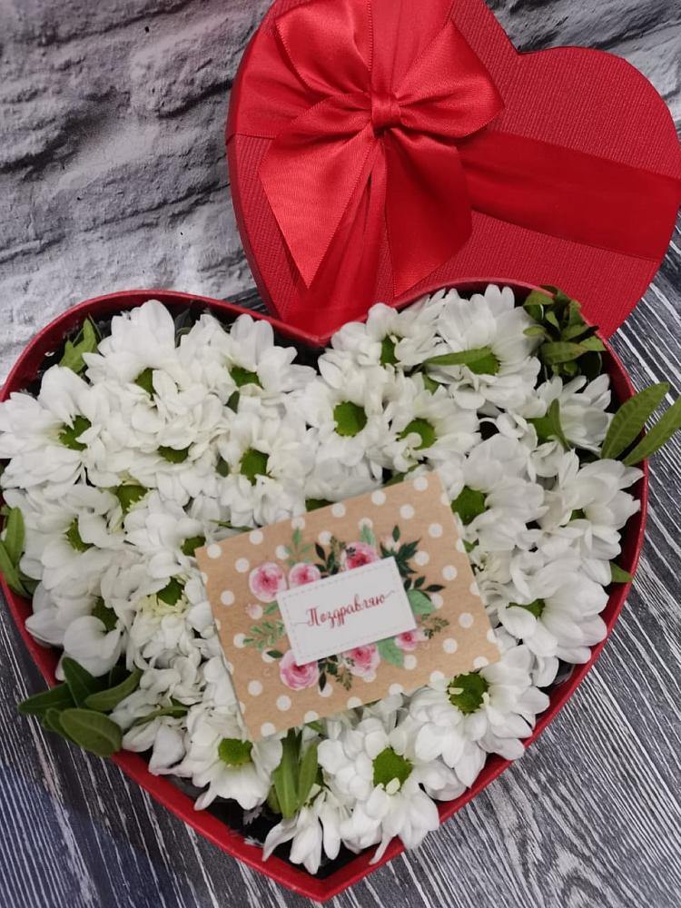 Цветочная композиция из Хризантемы в виде сердца в Пролетарий