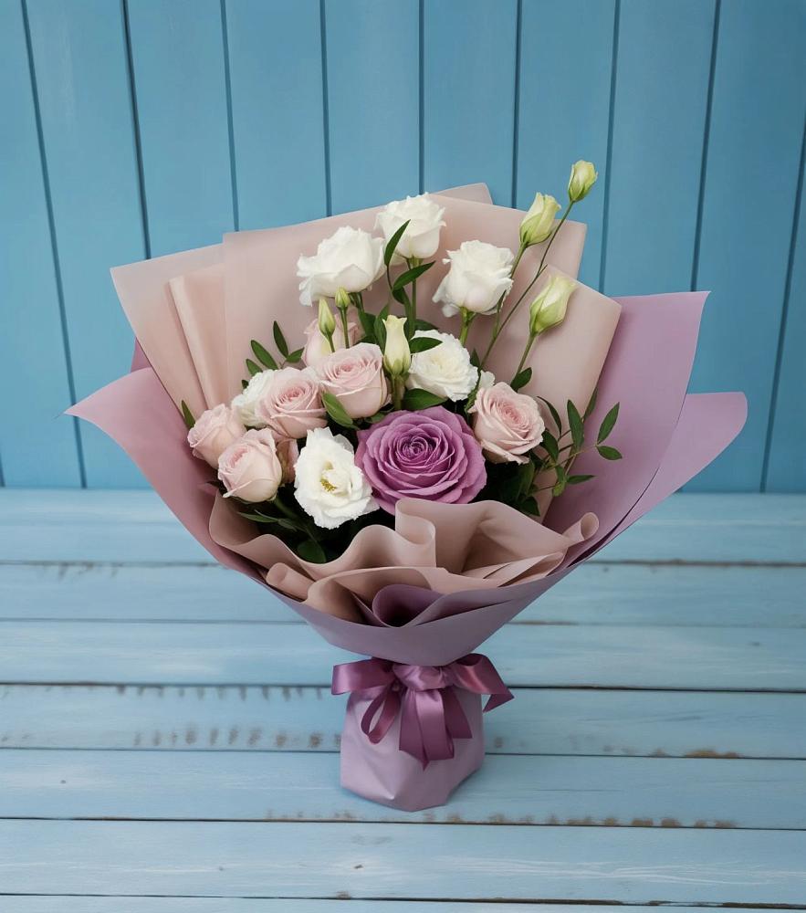 Букет цветов из: Розы и Лизиантусы в Пролетарий