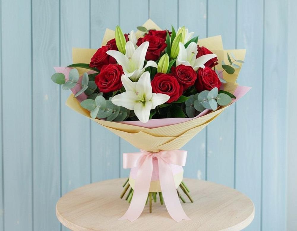 Букет цветов из: Лилии и Розы в Пролетарий